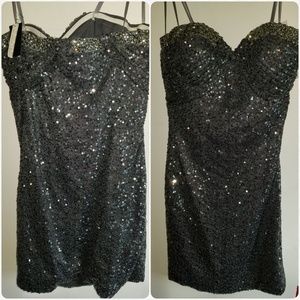 La Femme strapless dreds